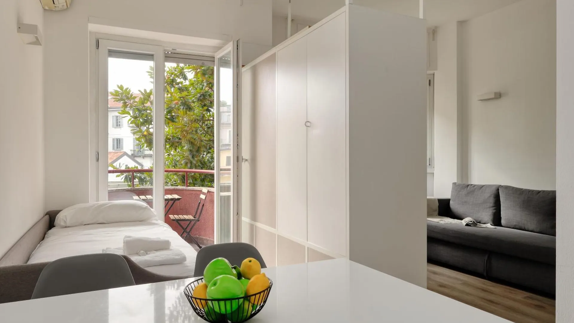 Joivy Cosy Studio With Balcony Near The City Centre Μιλάνο