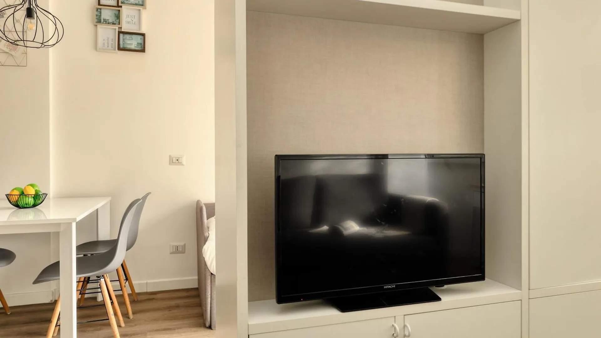 Joivy Cosy Studio With Balcony Near The City Centre Milão 0*,