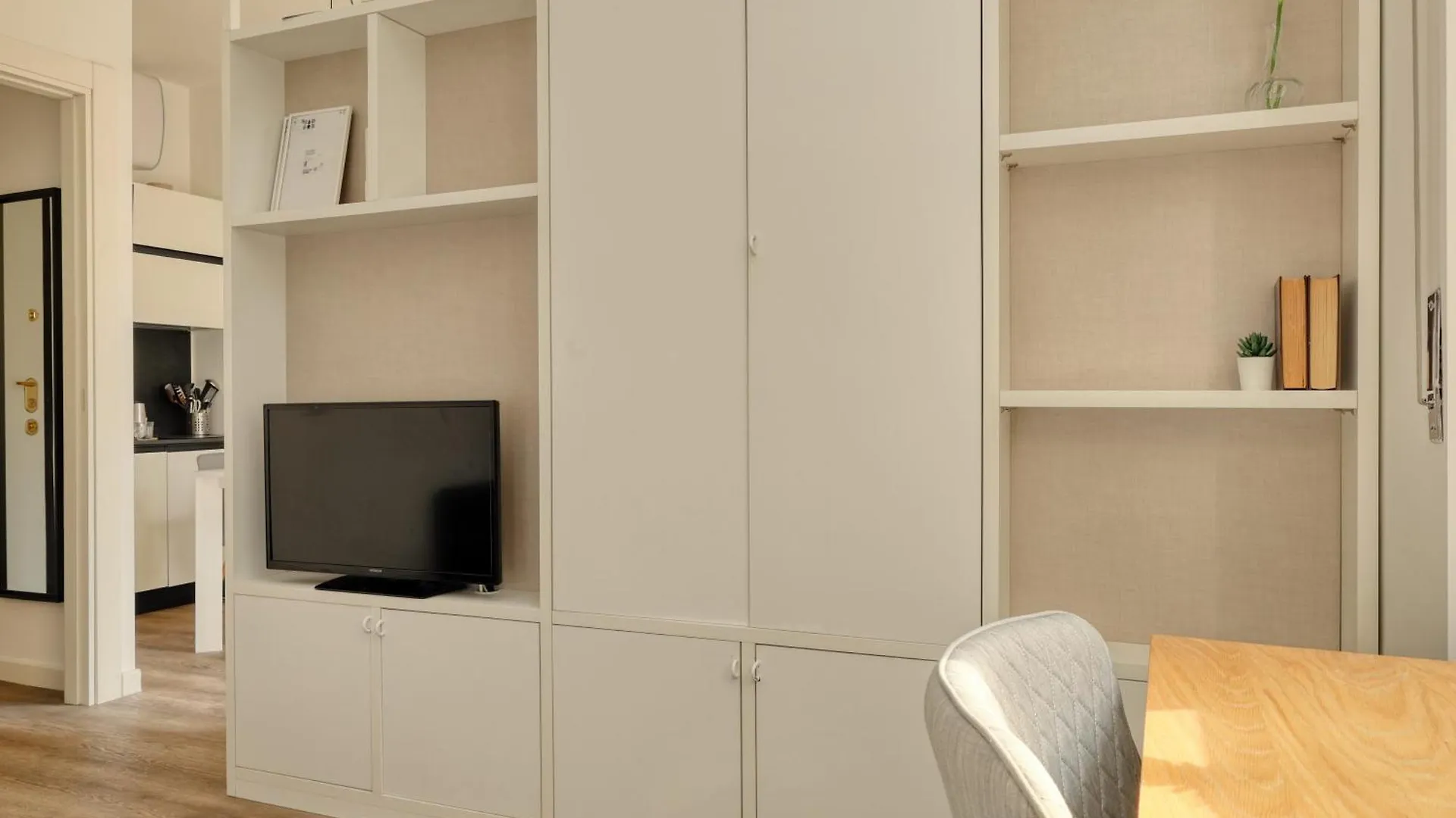 Apartamento Joivy Cosy Studio With Balcony Near The City Centre Milão Itália